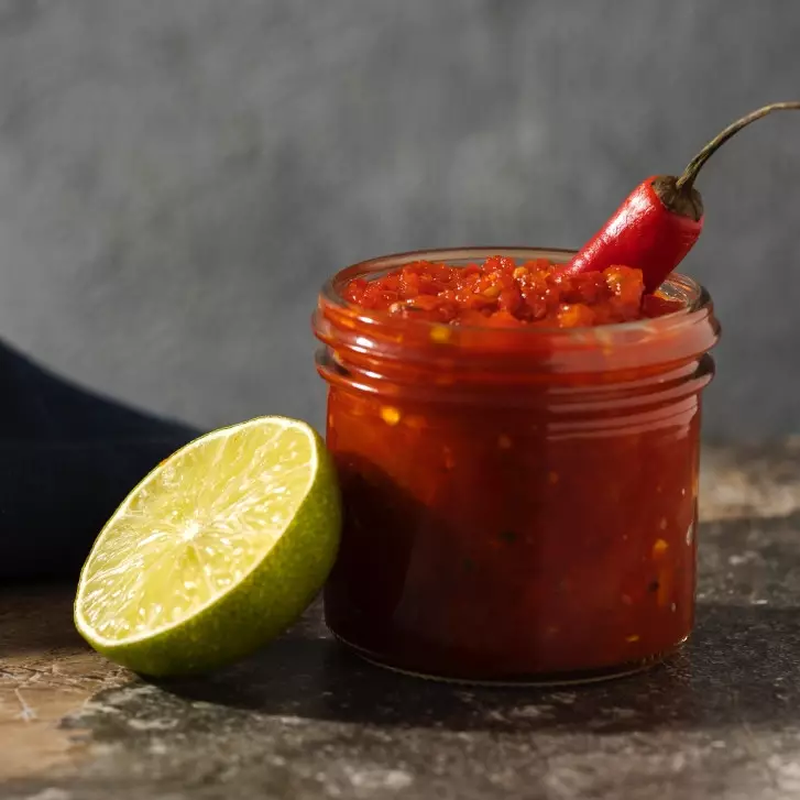 Simpan sambal di botol kaca vs plastik: Mana yang lebih tahan lama dan aman?