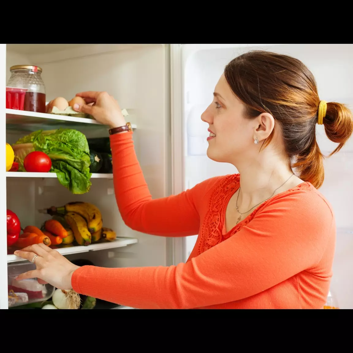 Simpan sayur di kulkas tapi cepat layu? Coba trik kertas tisu dan wadah lubang udara ini