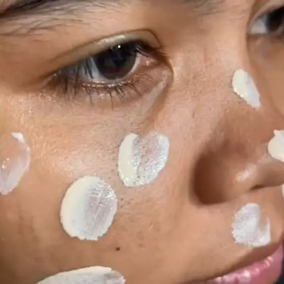 Transformasi pengantin Sunda dengan wajah dempul putih dimakeup jadi Korean Look ini cantik paripurna