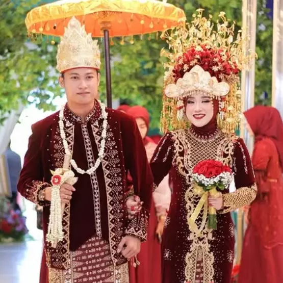 Viral wanita pasang reklame sindir selingkuhan suaminya ini tuai dukungan, pelakor auto ketar-ketir