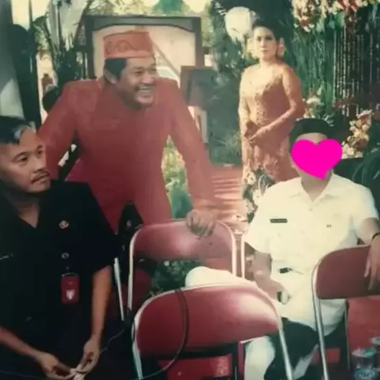 Punya foto jadul Dedi Mulyadi, wanita ini syok tahu fakta ayahnya sahabatan dengan gubernur Jabar