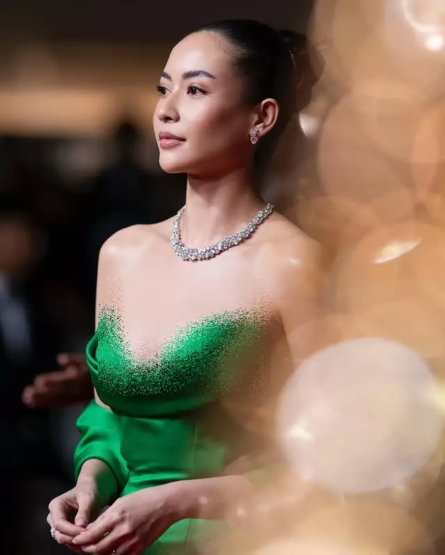 potret Elvira Devinamira di red carpet Cannes © Instagram potret Elvira Devinamira di red carpet Cannes © Instagram