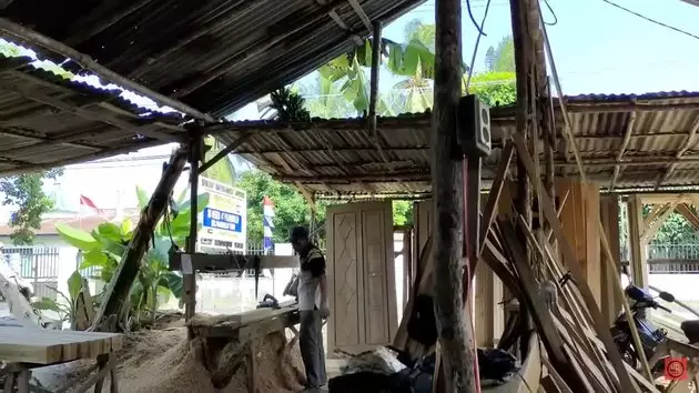 Rumah reyot punya jawara D'Academy 5 © YouTube