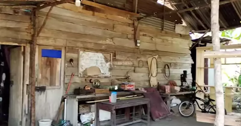 Rumah reyot punya jawara D'Academy 5 © YouTube