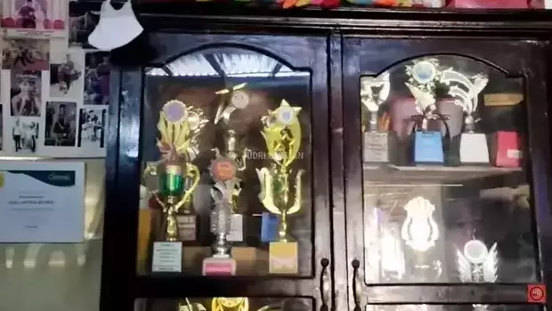 Rumah reyot punya jawara D'Academy 5 © YouTube