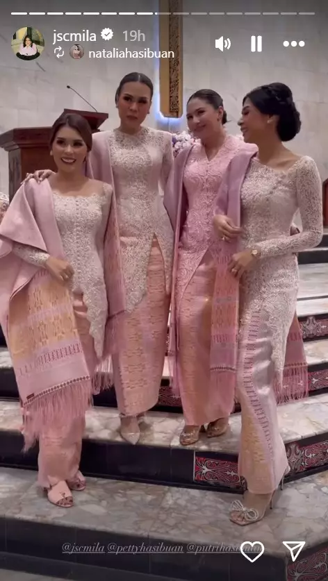 Jessica Mila dampingi Kyarra jalani baptis bayi © Instagram Jessica Mila dampingi Kyarra jalani baptis bayi © Instagram