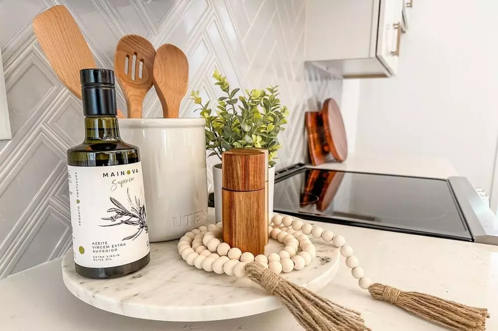 seo rumah meja makan di dapur © 2025 berbagai sumber