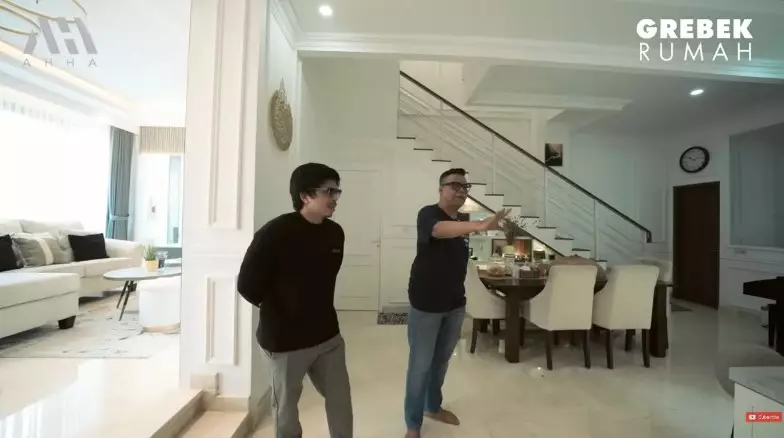 potret dapur mewah komedian Abdel © YouTube