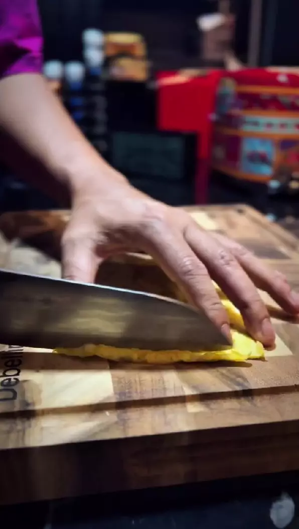 dapur hitam Lembu vokalis Clubeighties elegan © Instagram