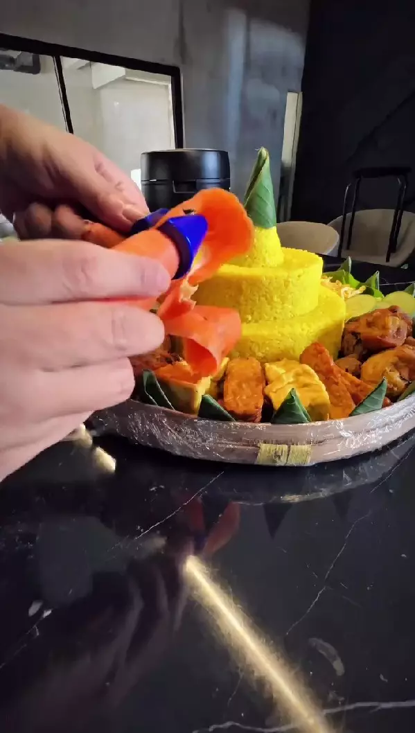 dapur hitam Lembu vokalis Clubeighties elegan © Instagram