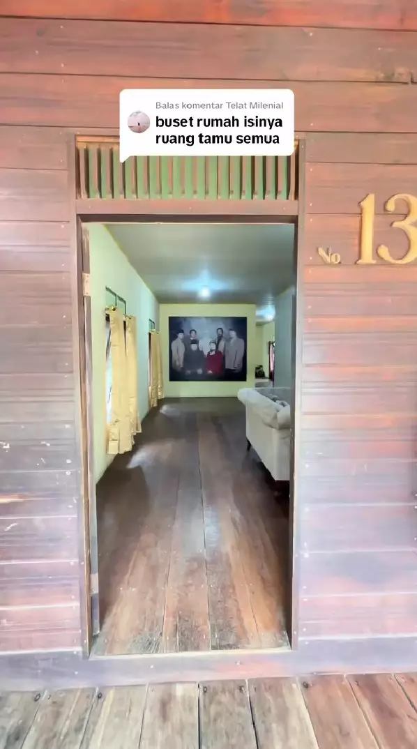 cara wanita asal Jambi menata rumah kayunya © TikTok
