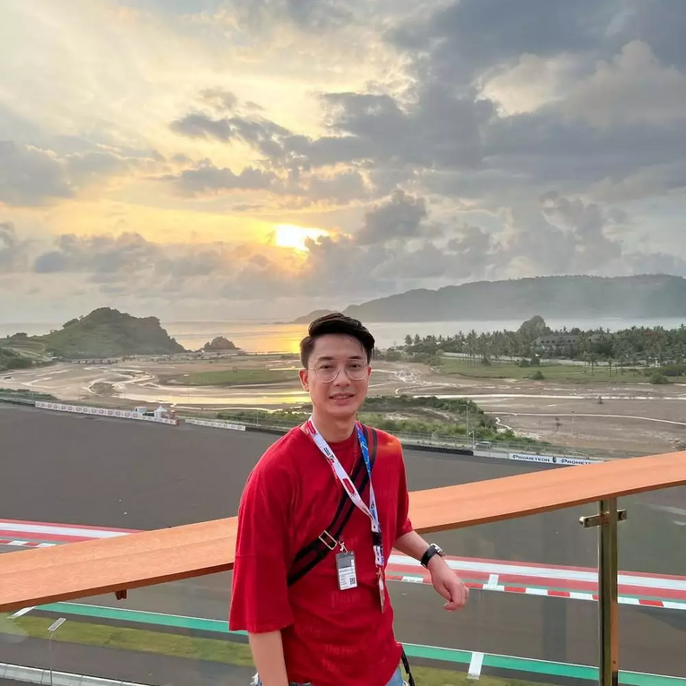 fakta max adam pacar wika salim © 2025 Instagram