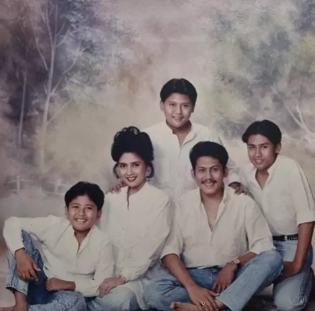 ini 11 potret lawas Yati Octavia sebagai tante Lulu Tobing di Tersanjung yang memesona © 2023 brilio.net ini 11 potret lawas Yati Octavia sebagai tante Lulu Tobing di Tersanjung yang memesona © 2023 brilio.net