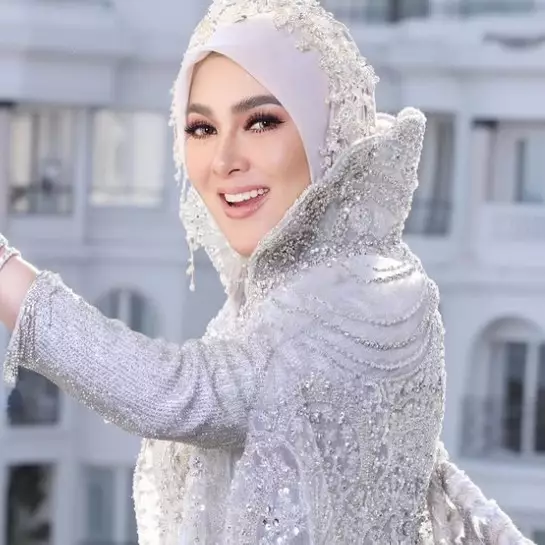 Jepretan Getty Image bikin Syahrini jadi tembem, istri Reino Barack ungkap kecewa dengan nada candaan