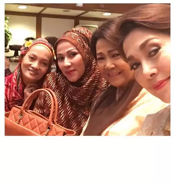 potret kebersamaan Widyawati dan Rima Melati © Instagram potret kebersamaan Widyawati dan Rima Melati © Instagram