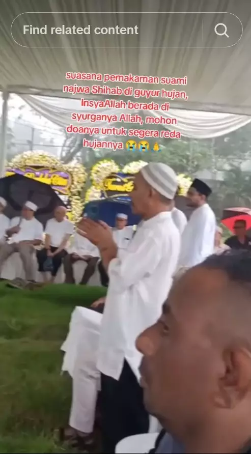 momen pemakaman Ibrahim Sjarief © berbagai sumber momen pemakaman Ibrahim Sjarief © berbagai sumber