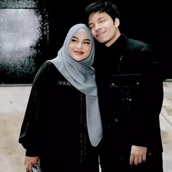 Dari penjaga konter kini rumahnya Rp25 m, 7 cara Atta Halilintar menata dapur hitam jadi artistik