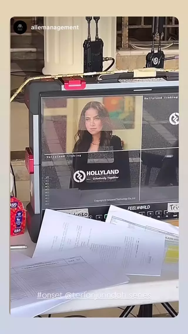 penampilan baru olla ramlan lepas hijab  © 2025 brilio.net penampilan baru olla ramlan lepas hijab  © 2025 brilio.net