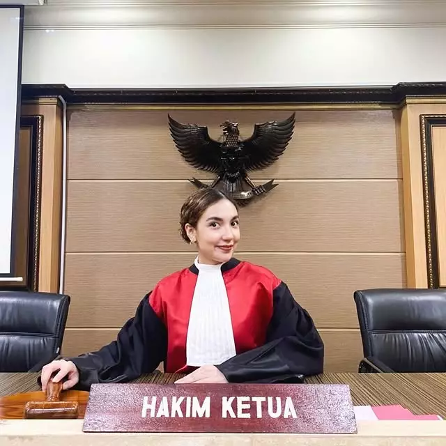 potret Ghina Raihanah pacar Izzat Assegaf © Instagram