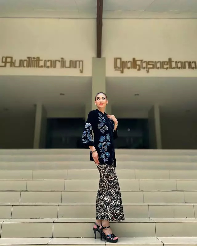 potret Ghina Raihanah pacar Izzat Assegaf © Instagram