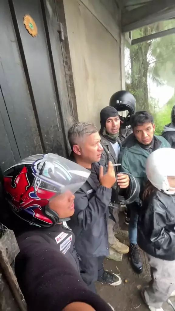 the dudas-1 neduh bareng warga © 2025 TikTok the dudas-1 neduh bareng warga © 2025 TikTok