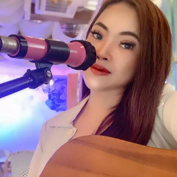 Lama hiatus dari industri musik, begini 9 potret terbaru Pare eks KOTAK yang tampil berbeda