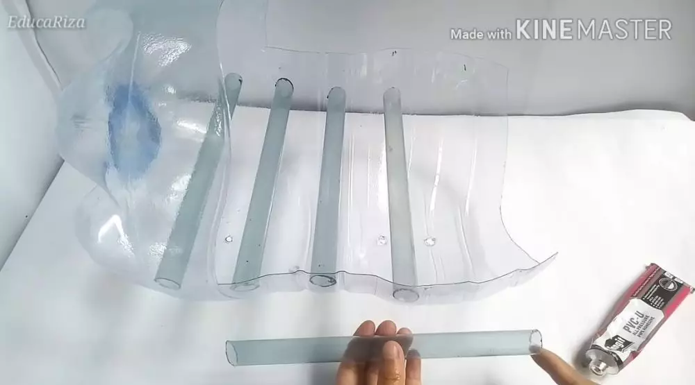 Aksi kreatif warganet bikin rak pengering piring © YouTube