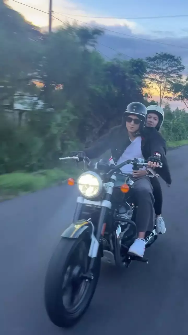 kenangan Antonio Blanco dan Zoe Abbas saat pacaran naik motor © 2025 TikTok kenangan Antonio Blanco dan Zoe Abbas saat pacaran naik motor © 2025 TikTok
