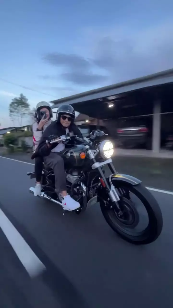 kenangan Antonio Blanco dan Zoe Abbas saat pacaran naik motor © 2025 TikTok kenangan Antonio Blanco dan Zoe Abbas saat pacaran naik motor © 2025 TikTok