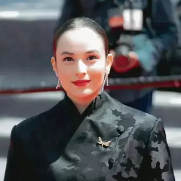 Tampil di Cannes 2025 dengan busana klasik modern, gaya Chelsea Islan curi perhatian
