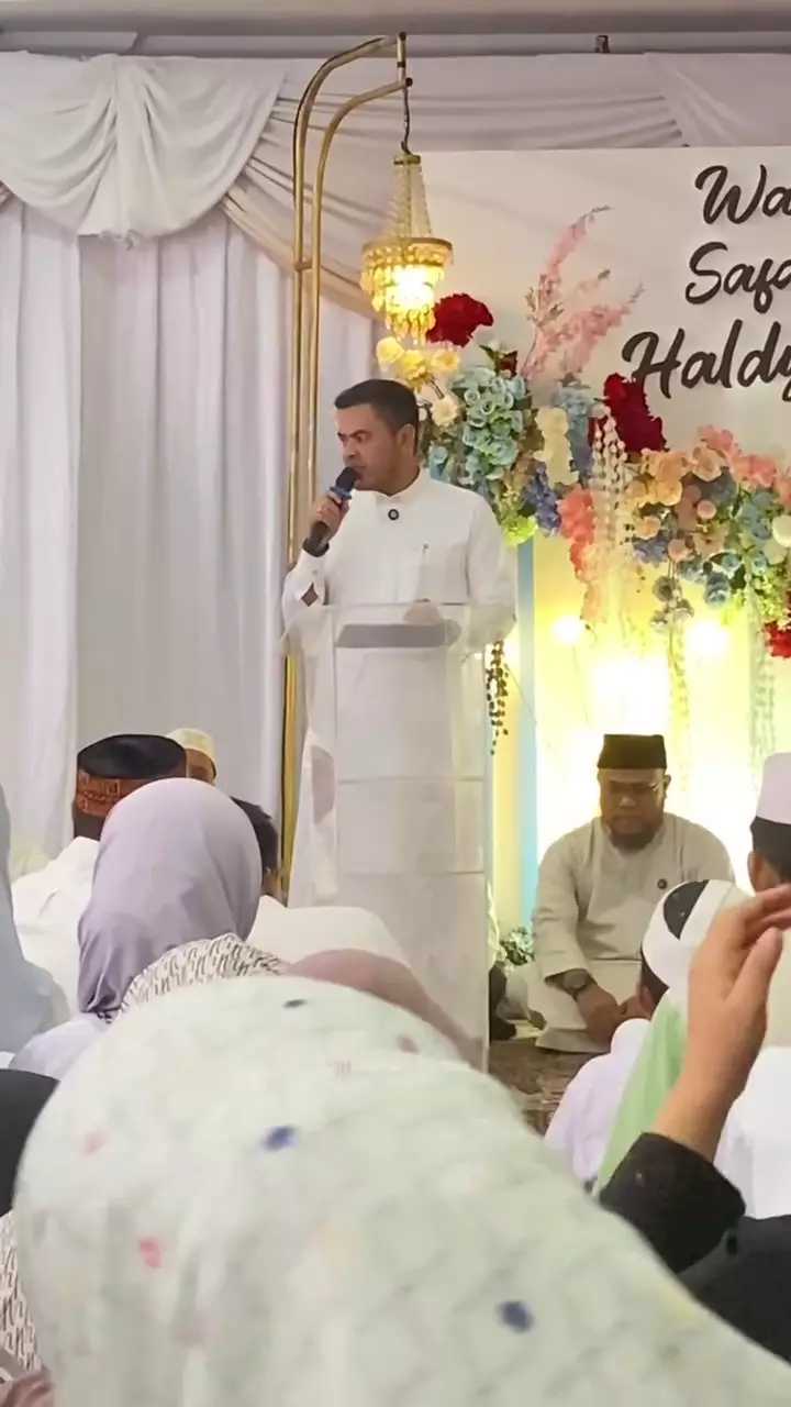 pengajian pemberangkatan haji haldy sabri irish bella  © 2025 Instagram