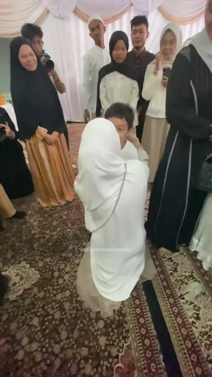 pengajian pemberangkatan haji haldy sabri irish bella  © 2025 Instagram