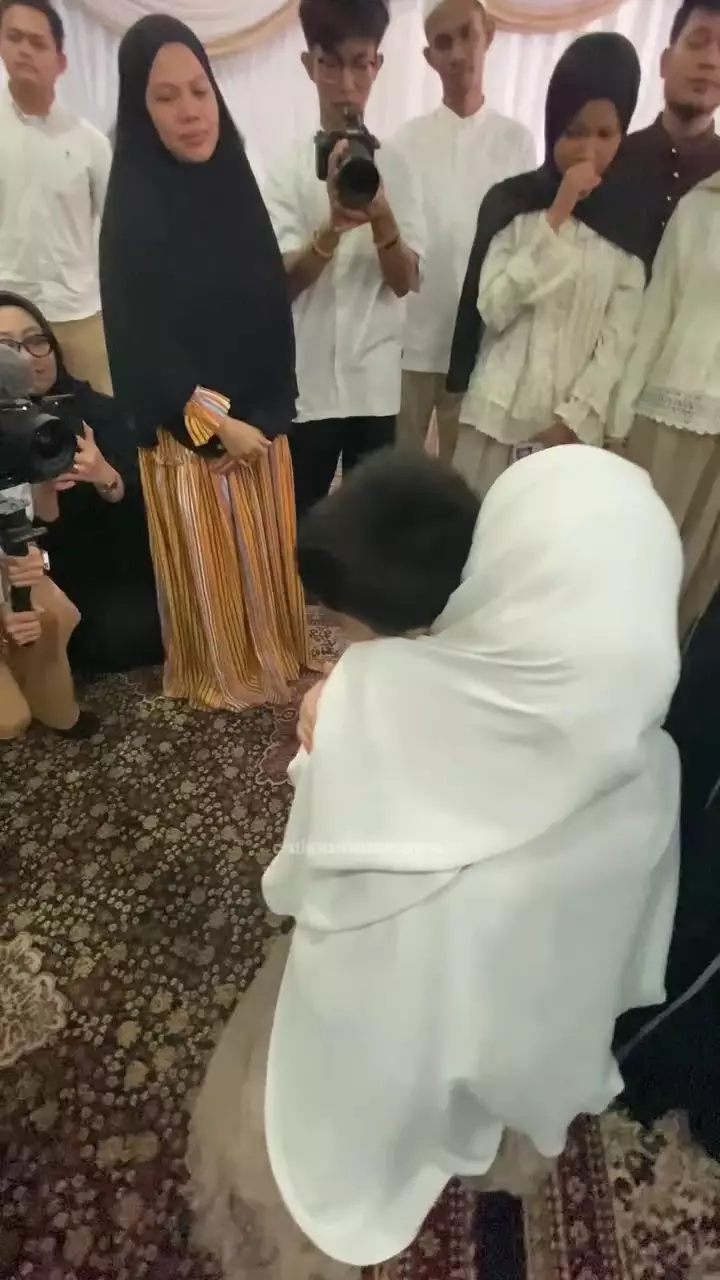 pengajian pemberangkatan haji haldy sabri irish bella  © 2025 Instagram