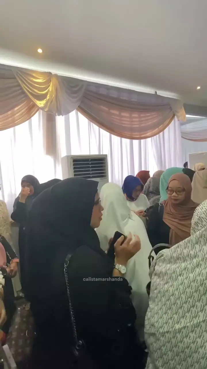 pengajian pemberangkatan haji haldy sabri irish bella  © 2025 Instagram