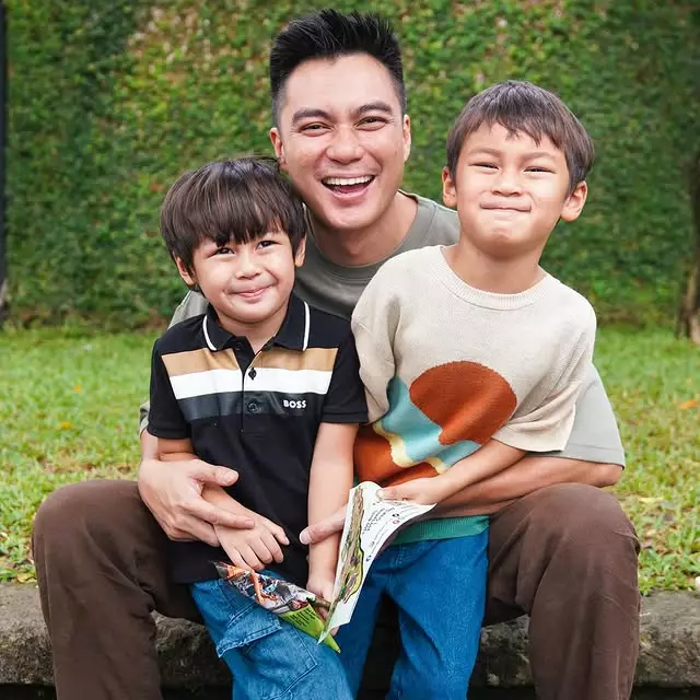 Kimberly Ryder kedekatan dengan Kiano dan Kenzo © berbagai sumber