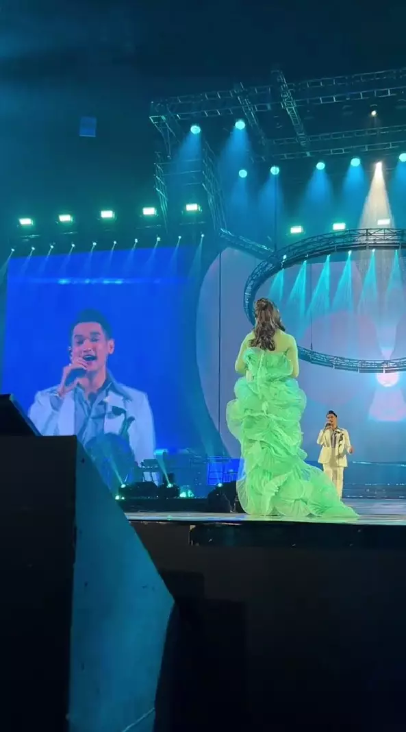 Afgan beri kejutan duet di konser Rossa © TikTok Afgan beri kejutan duet di konser Rossa © TikTok