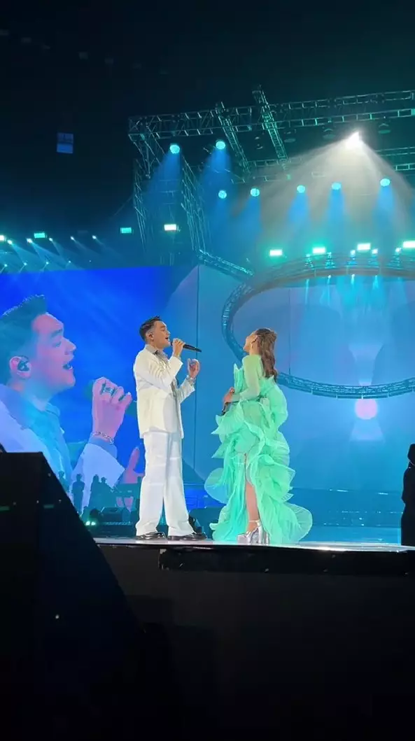 Afgan beri kejutan duet di konser Rossa © TikTok Afgan beri kejutan duet di konser Rossa © TikTok