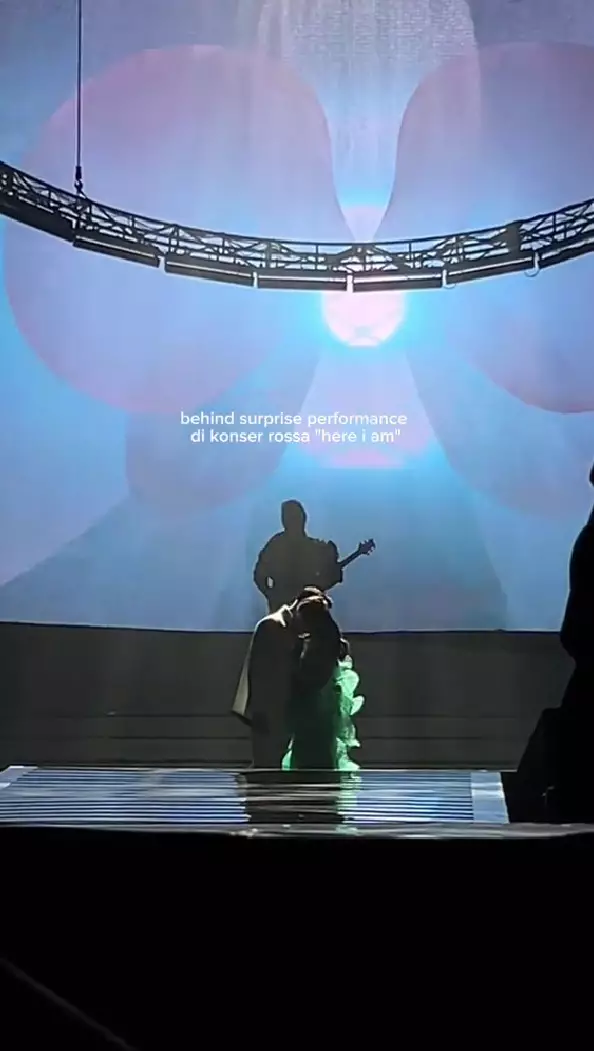 Afgan beri kejutan duet di konser Rossa © TikTok Afgan beri kejutan duet di konser Rossa © TikTok