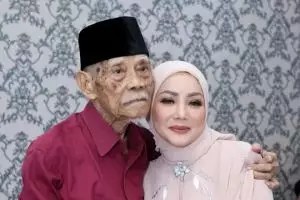 Pedangdut Kristina berduka, ayahnya meninggal di usia 85 tahun