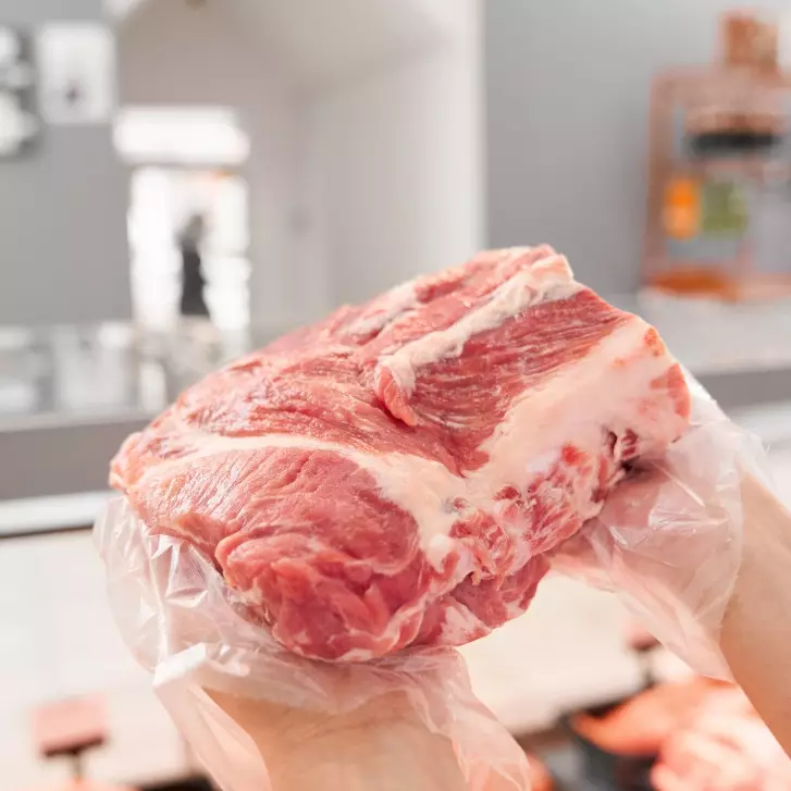 Cara mudah memisahkan daging beku yang menumpuk, solusi praktis untuk Idul Adha