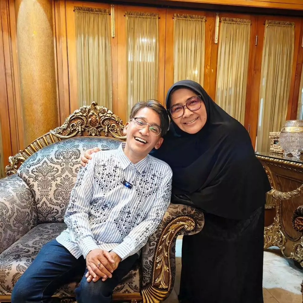 ruben onsu bertemu keluarga besar muslim  © 2025 brilio.net ruben onsu bertemu keluarga besar muslim  © 2025 brilio.net