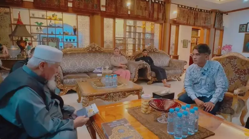 ruben onsu bertemu keluarga besar muslim  © 2025 brilio.net ruben onsu bertemu keluarga besar muslim  © 2025 brilio.net