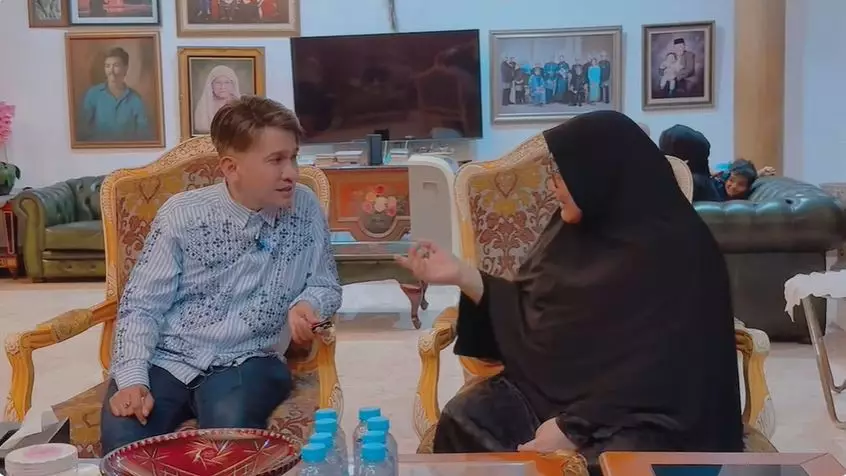 ruben onsu bertemu keluarga besar muslim  © 2025 brilio.net ruben onsu bertemu keluarga besar muslim  © 2025 brilio.net