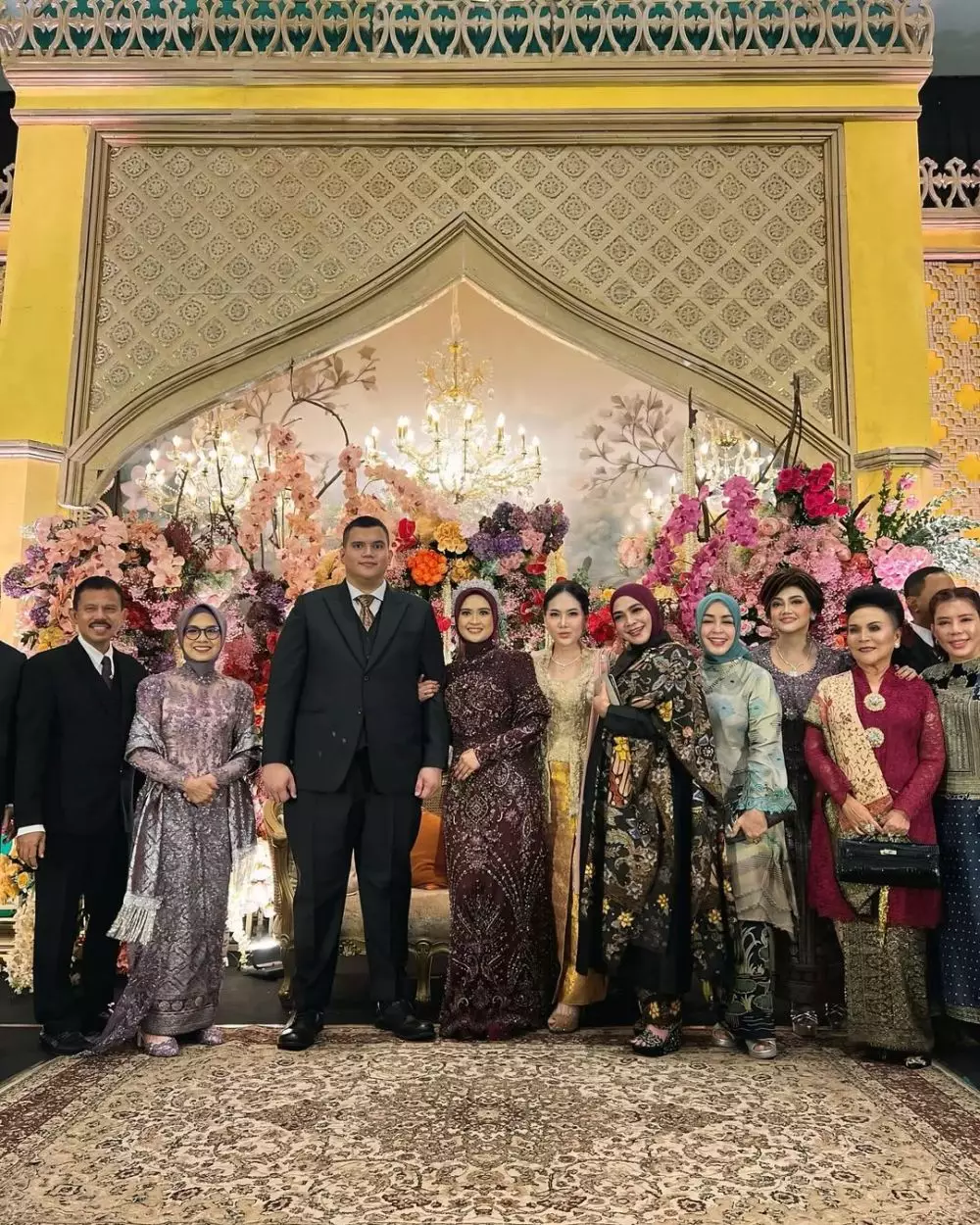 bella saphira gelar pernikahan anak sambung  © 2025 Instagram