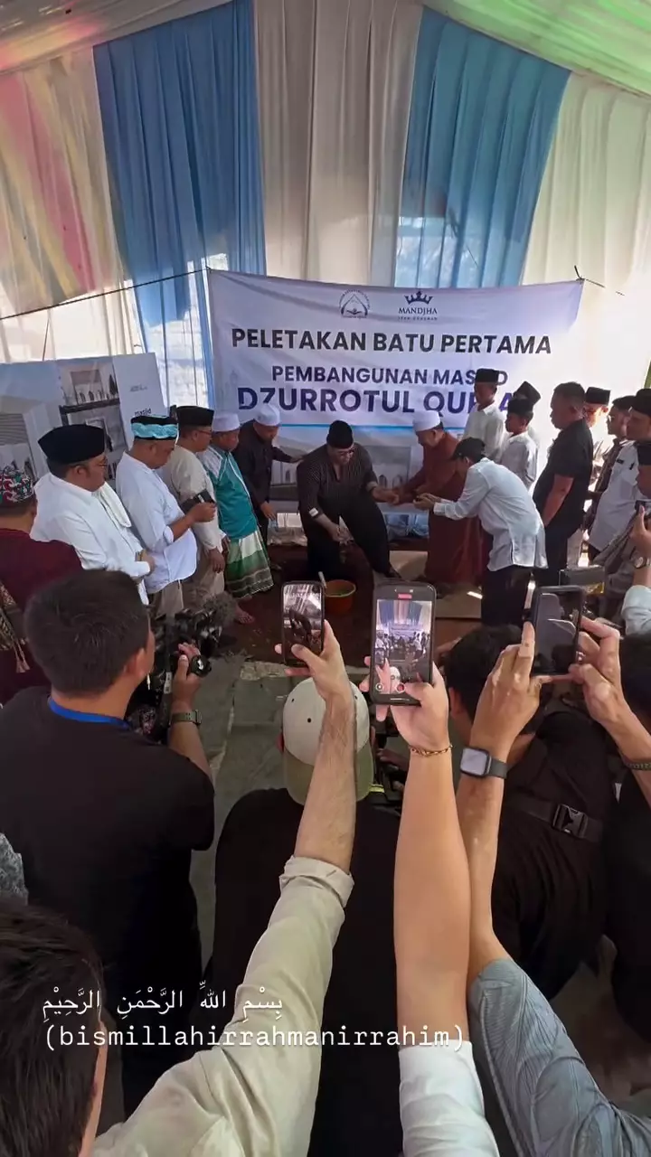 ivan gunawan beli tanah bangun masjid © 2025 Instagram