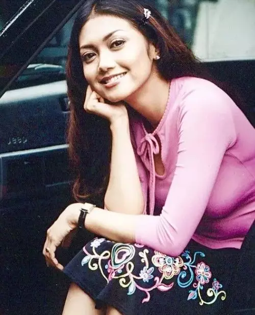 Potret lawas Bella Saphira Berbagai sumber