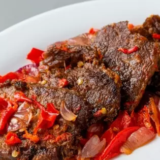 5 Resep makan siang berempah yang bikin ketagihan, satu piring nasi mana cukup