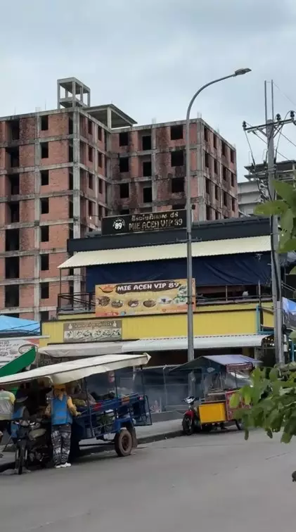 Pria ini liburan ke Kamboja © TikTok Pria ini liburan ke Kamboja © TikTok
