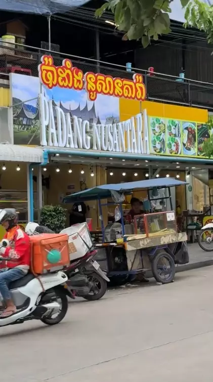 Pria ini liburan ke Kamboja © TikTok Pria ini liburan ke Kamboja © TikTok