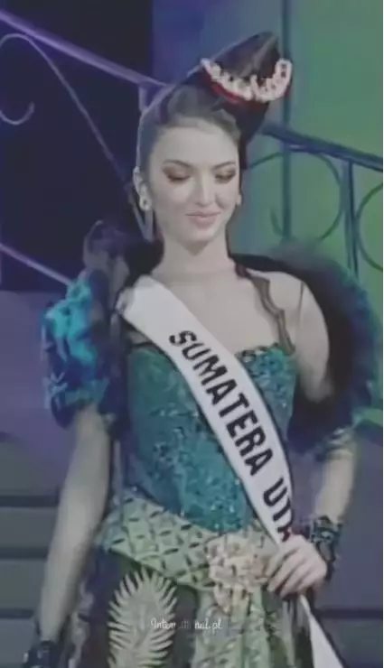 potret lawas Raline Shah saat ikut Puteri Indonesia 2008 © 2024 brilio.net potret lawas Raline Shah saat ikut Puteri Indonesia 2008 © 2024 brilio.net